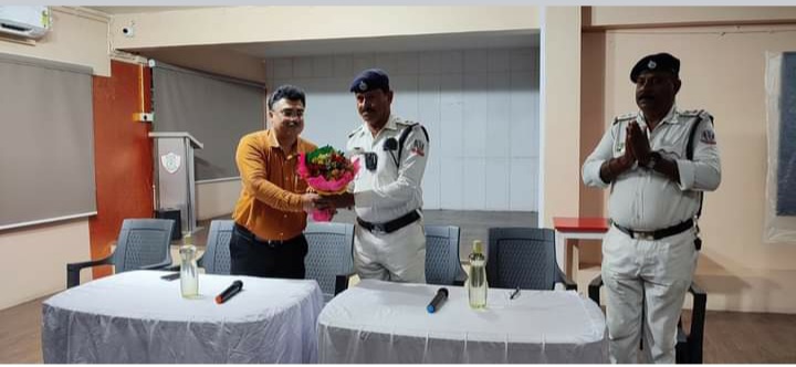 Applauding Traffic Savers with Admiration